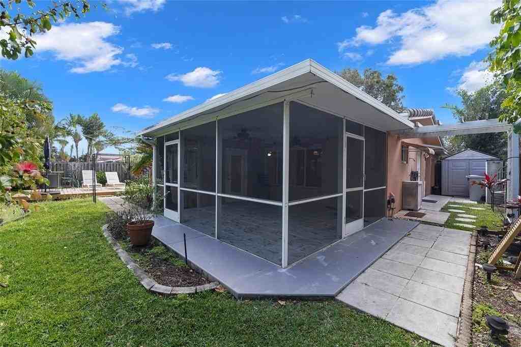 2725 Se 5th Ct #2725 - Photo 5 of 37