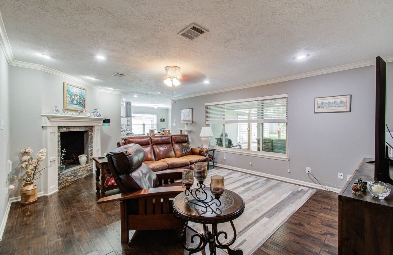 9818 Emnora Ln #9818 - Photo 5 of 38