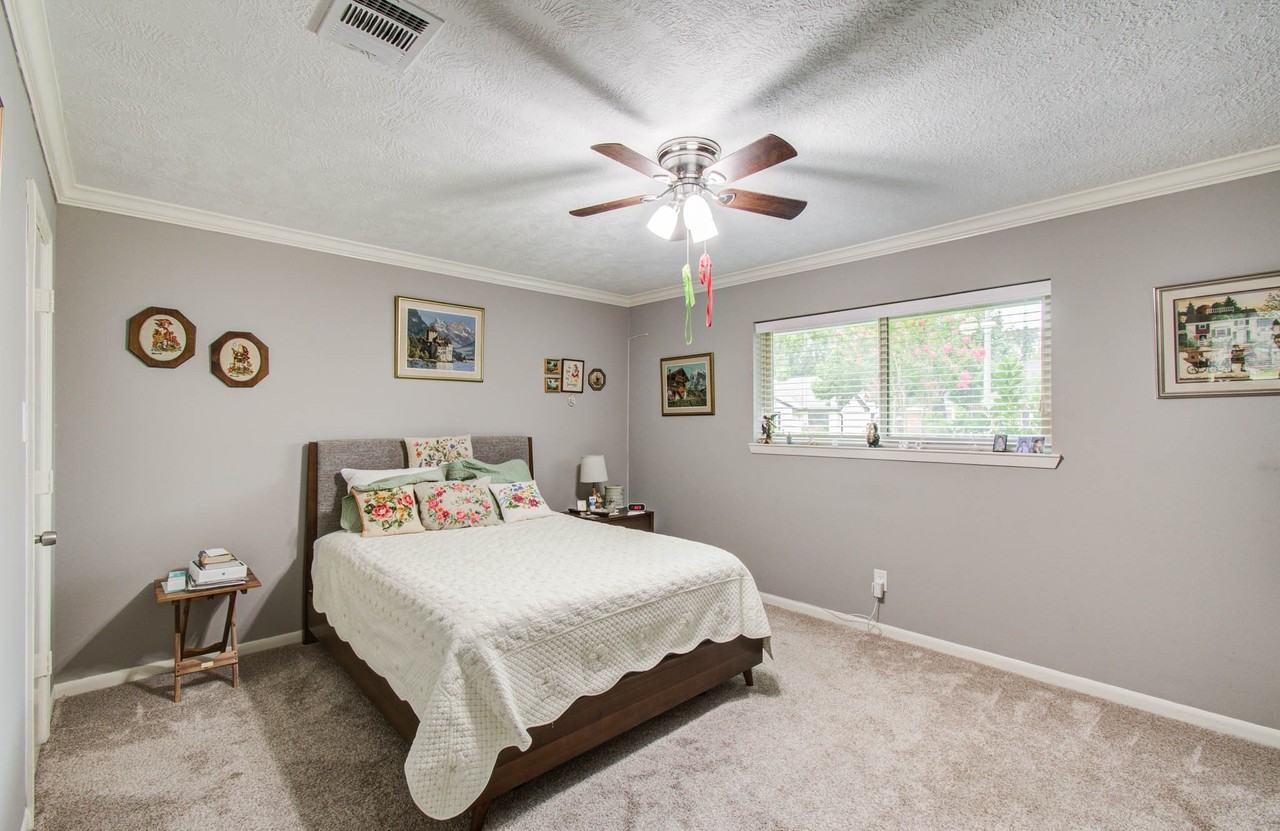 9818 Emnora Ln #9818 - Photo 7 of 38