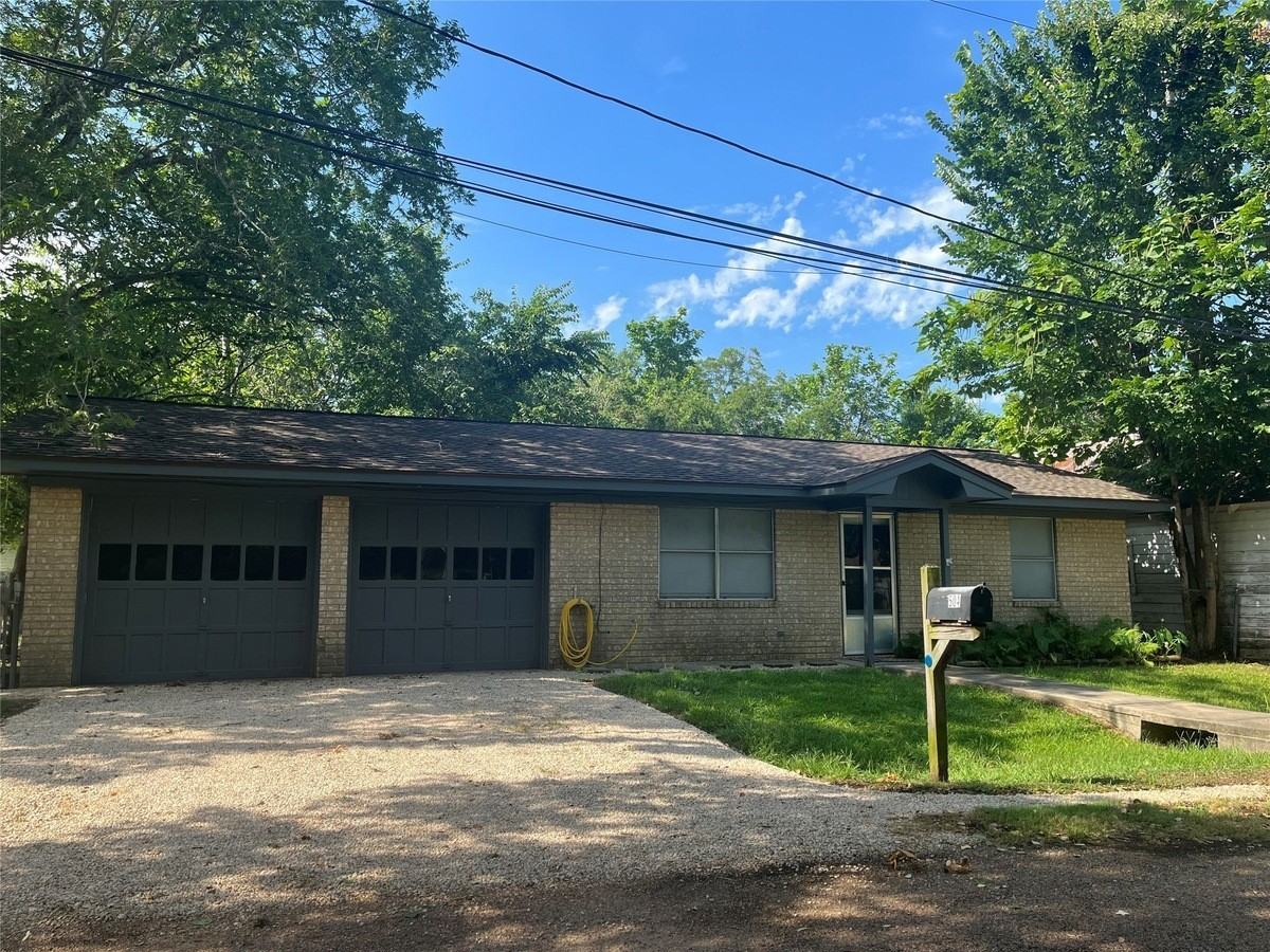 504 Colorado Street #504 - Photo 2 of 11