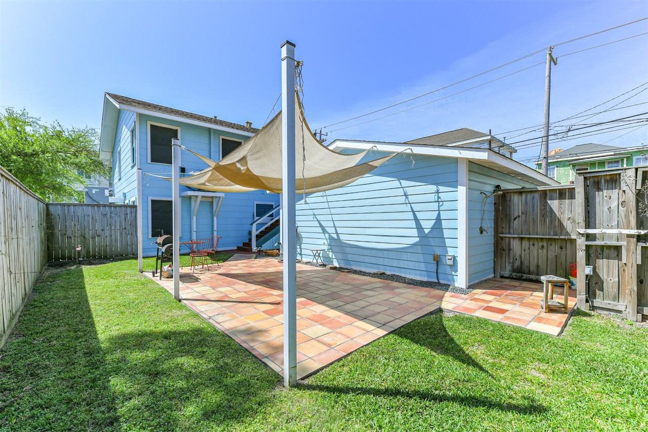 818 11th Street #818 - Photo 2 of 26