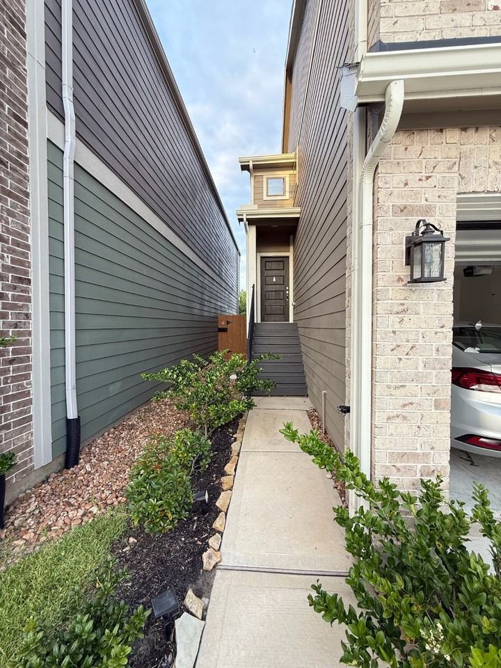 7826 Starfish Arbor Dr #7826 - Photo 3 of 19