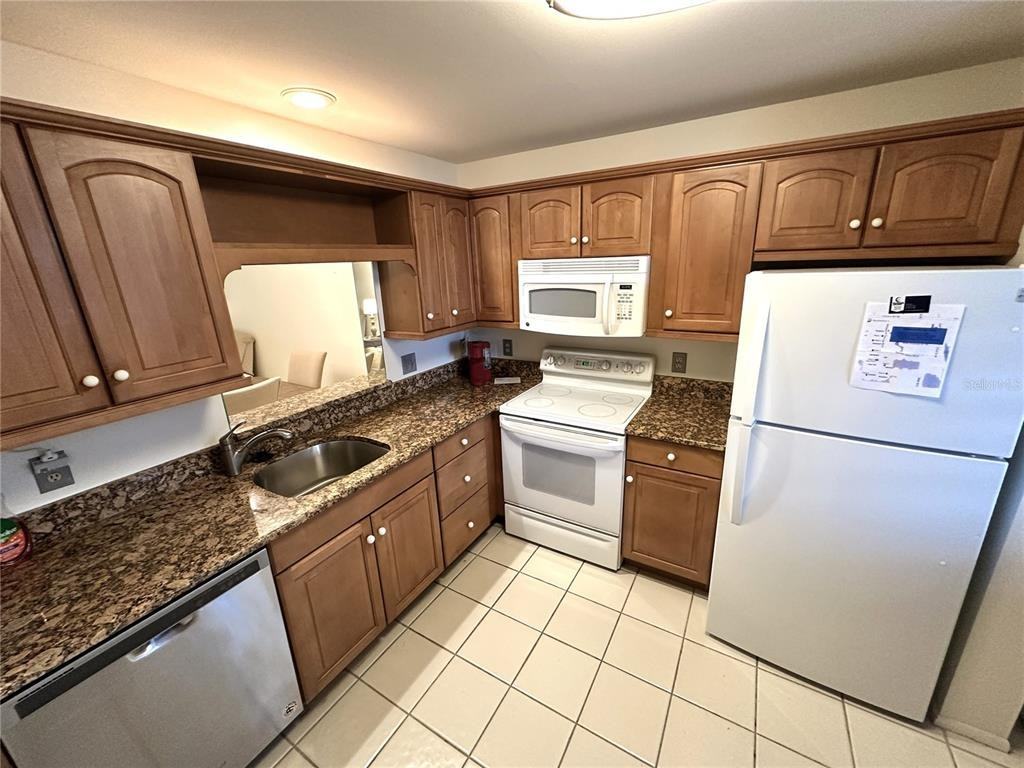 645 Woodlawn Drive #645 - Photo 7 of 27