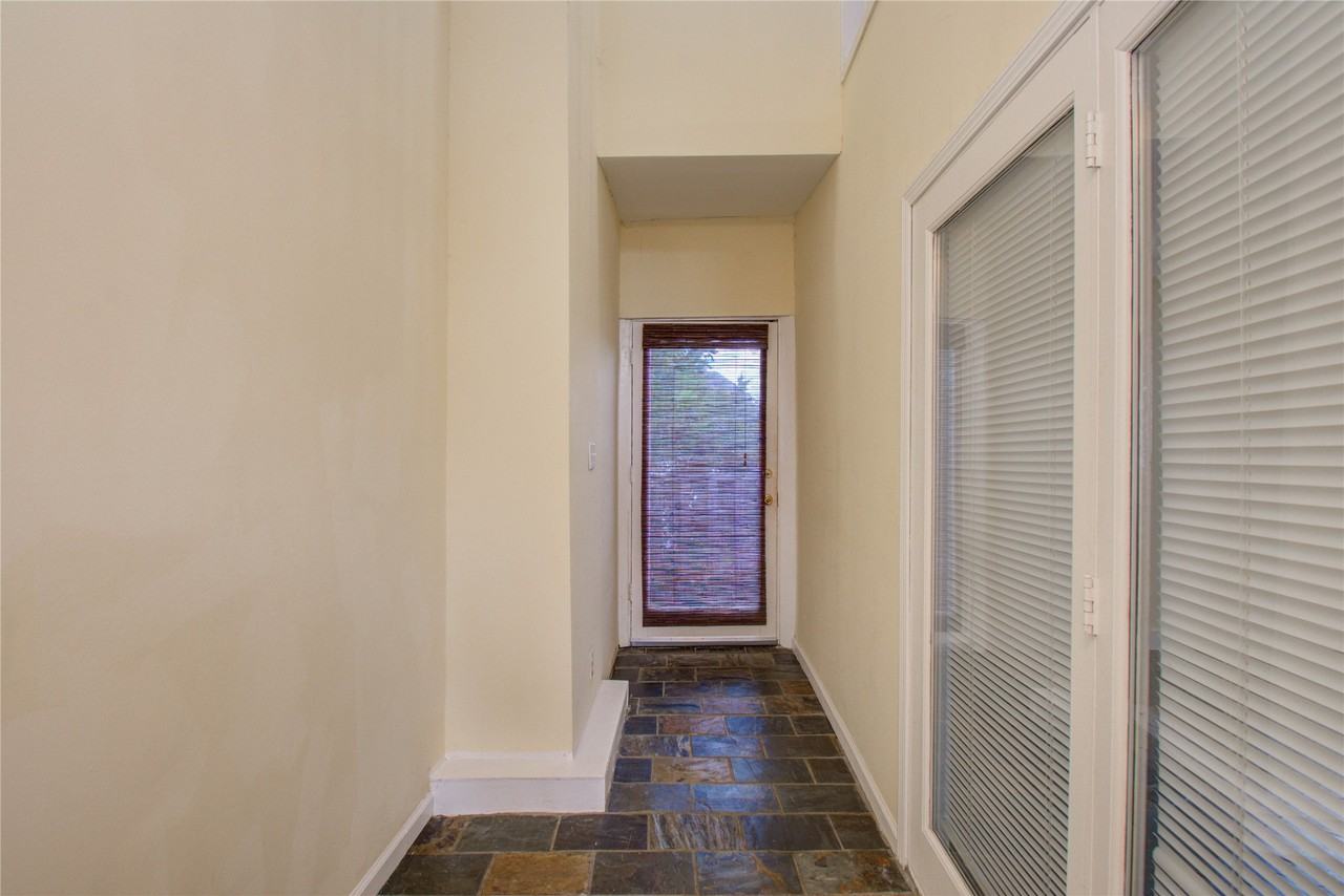 5313 Palmetto Street #5313B - Photo 4 of 30