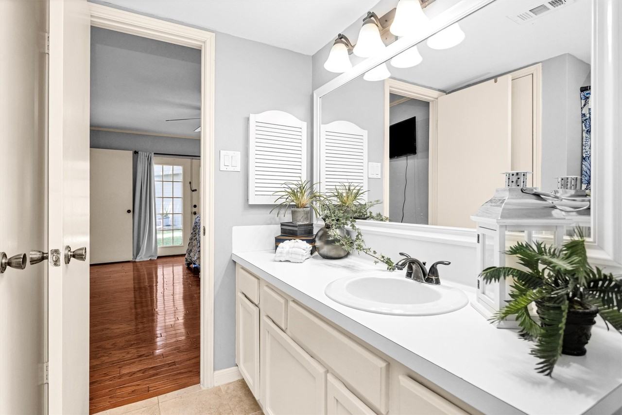 36 April Point Drive North #36 - Photo 2 of 36