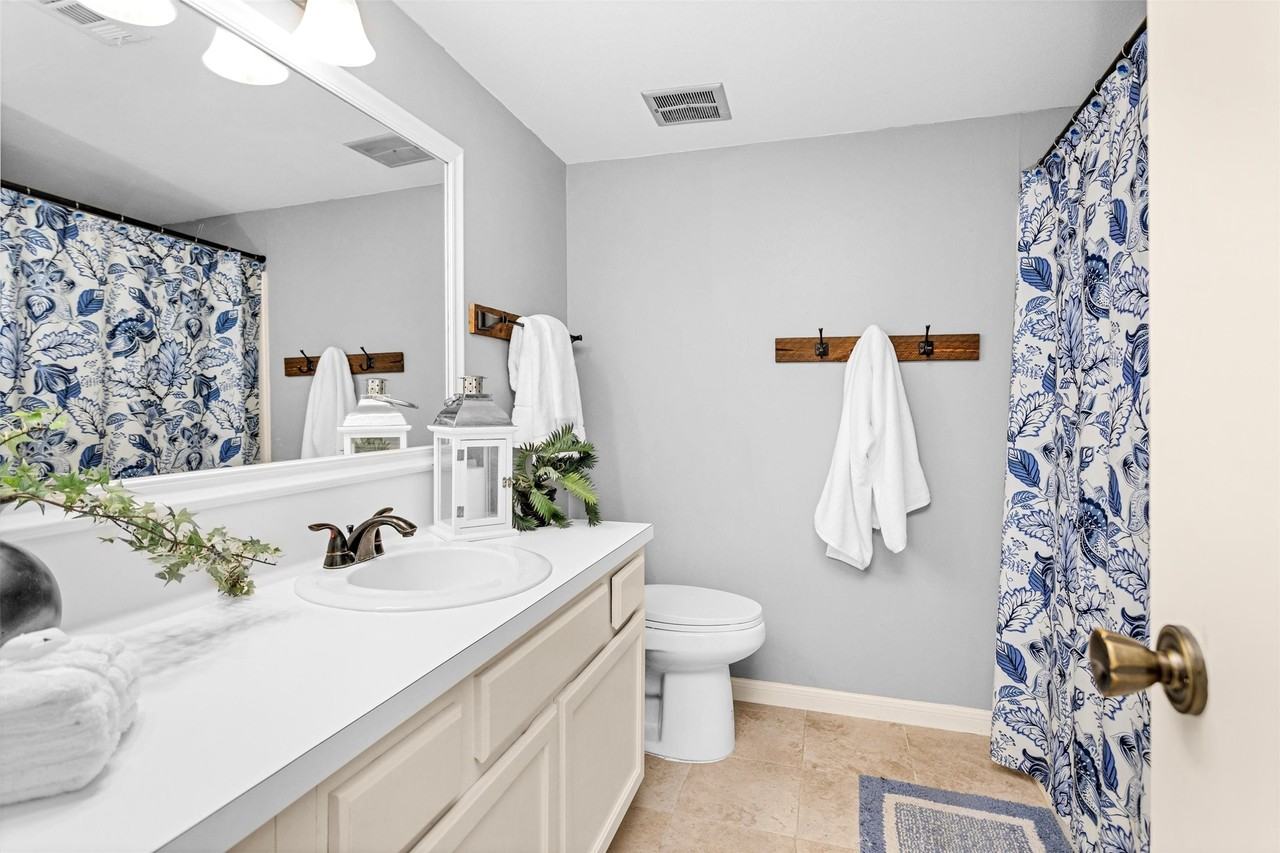 36 April Point Drive North #36 - Photo 5 of 36