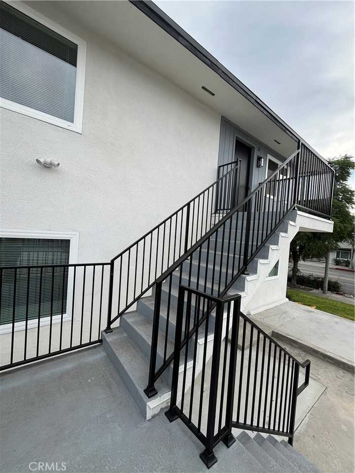 1011 East Chevy Chase Drive #1011A - Photo 5 of 13