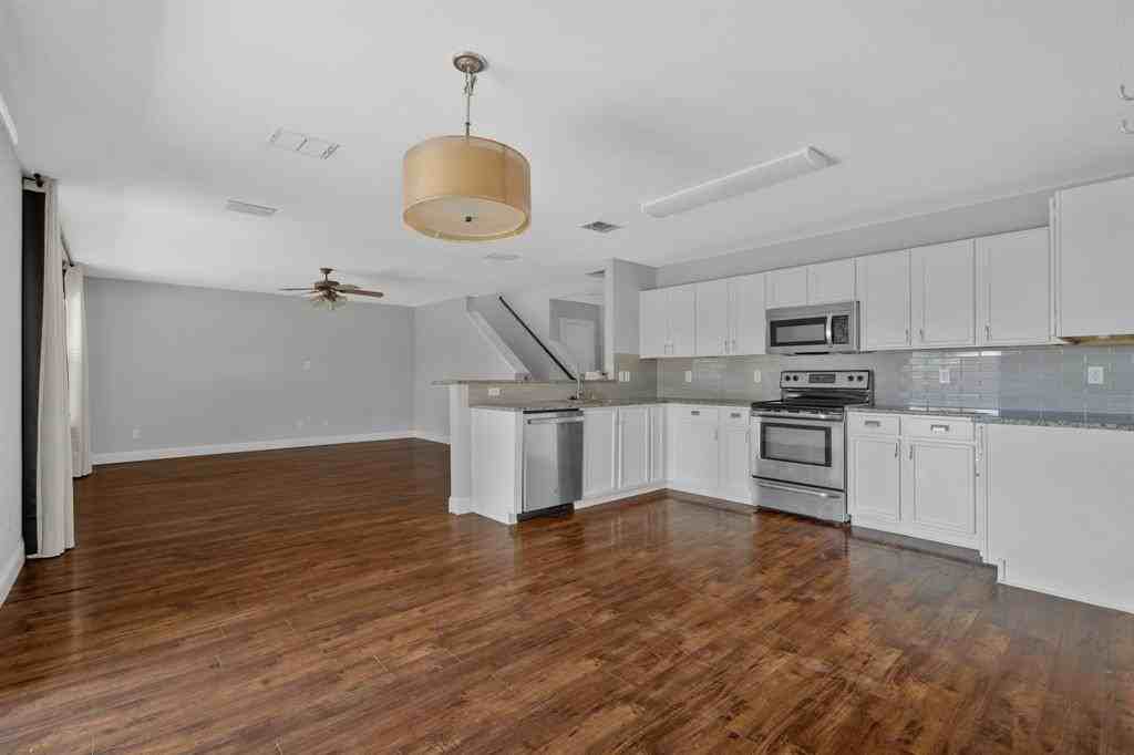 1725 Willow Way #1725 - Photo 5 of 33