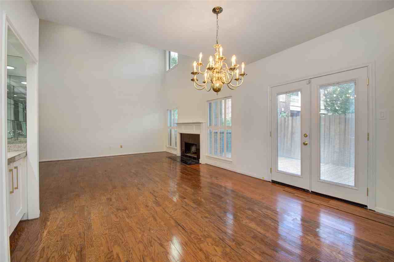 6 Town Oaks Pl #6 - Photo 3 of 33