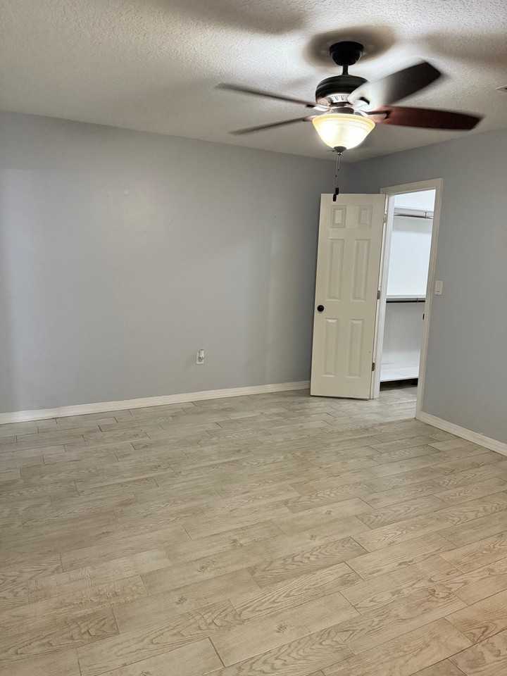 1077 Fernlea Drive #1077B - Photo 5 of 9