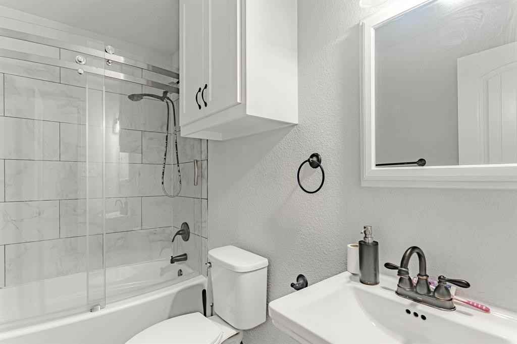 213 Northwest Jayellen #213 - Photo 2 of 19