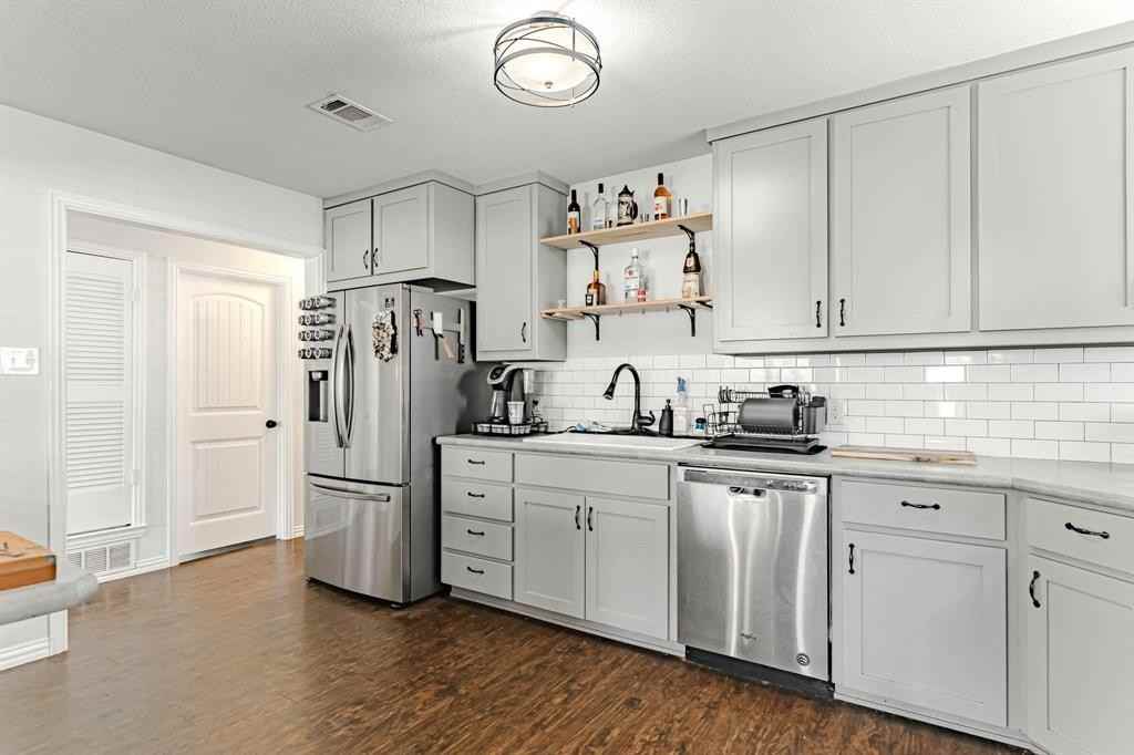 213 Northwest Jayellen #213 - Photo 3 of 19