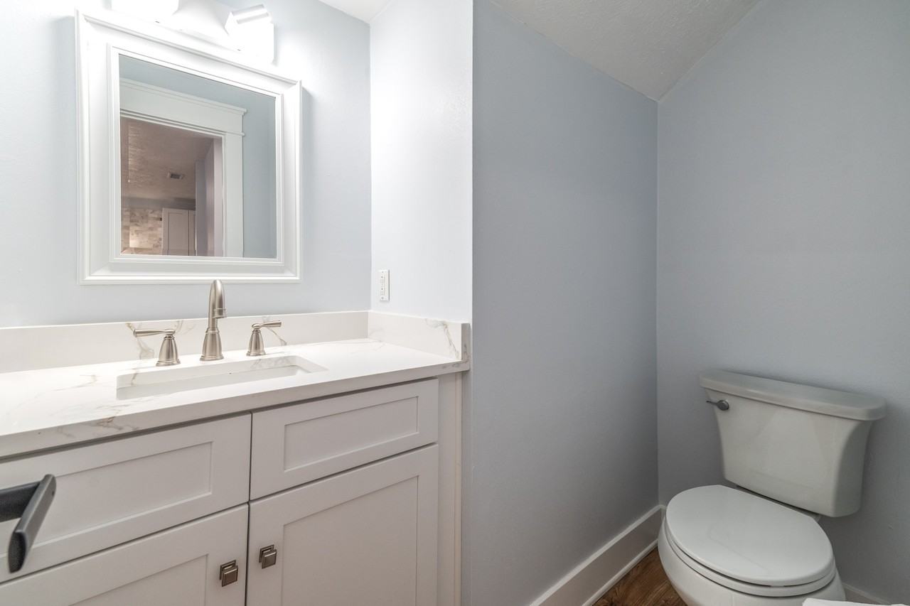 3939 Knollcrest Drive #3939