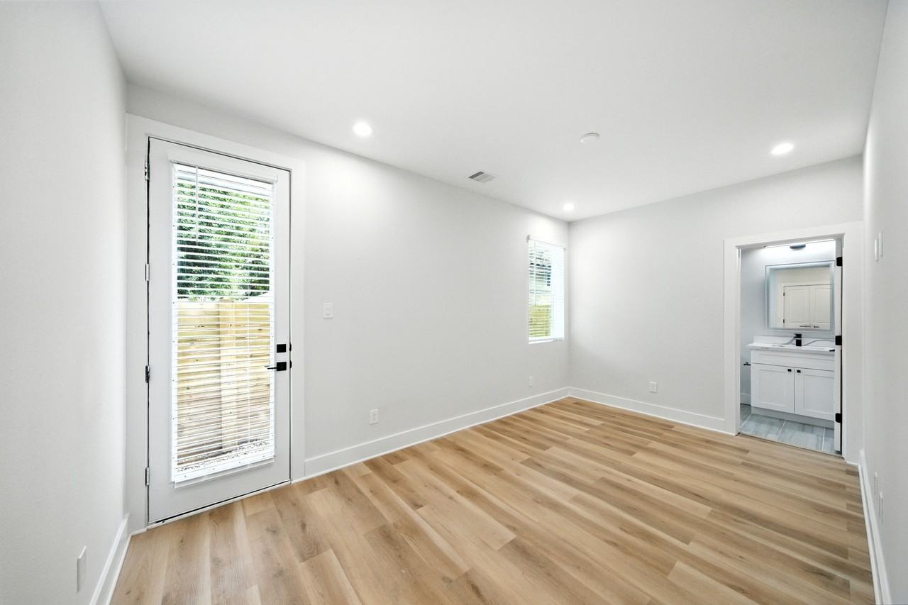 2304 Hoskins Dr #2304D - Photo 4 of 41