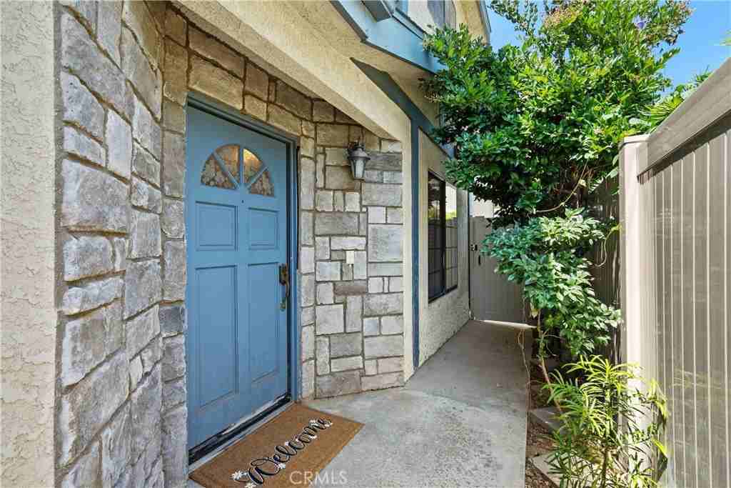 18435 Keswick Street #18435-10 - Photo 4 of 34