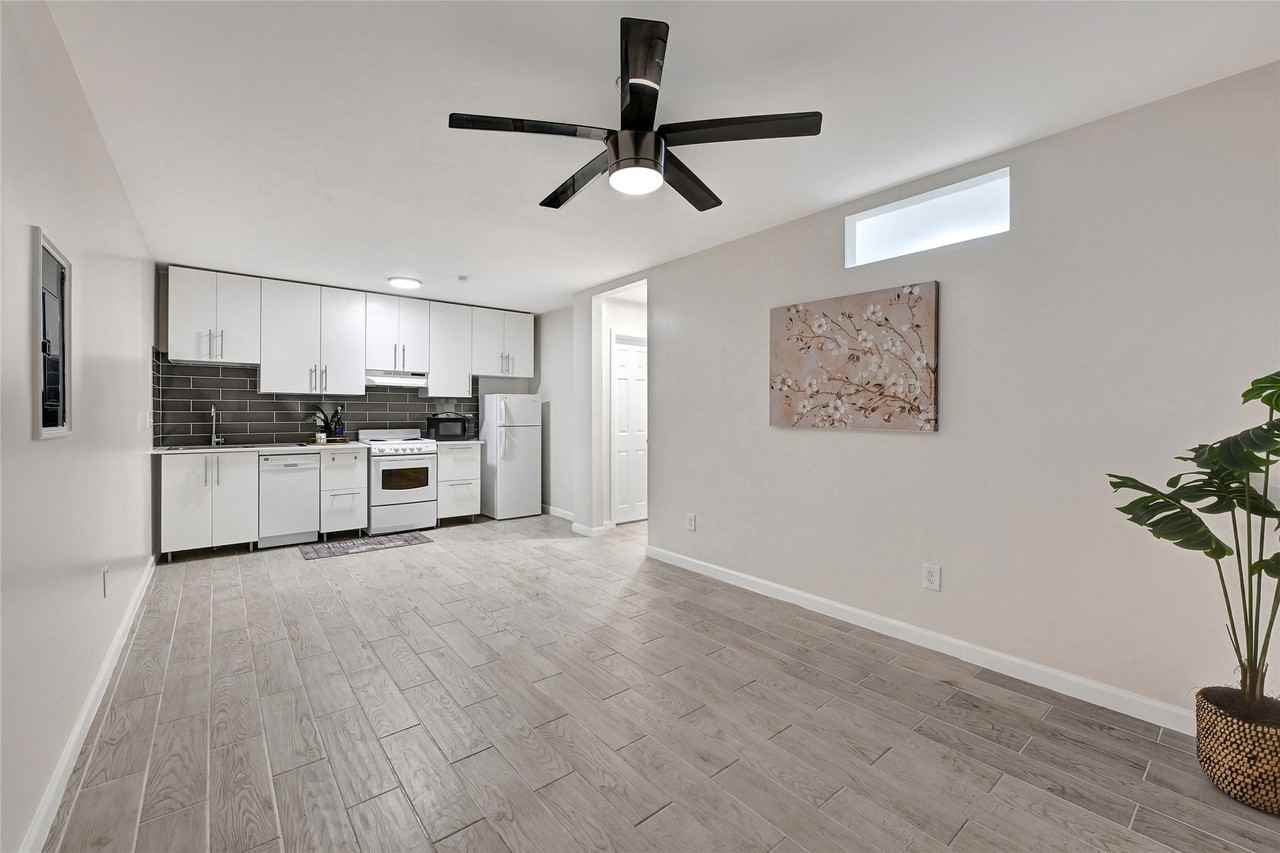 1607 Welch St #1607-5 - Photo 4 of 20