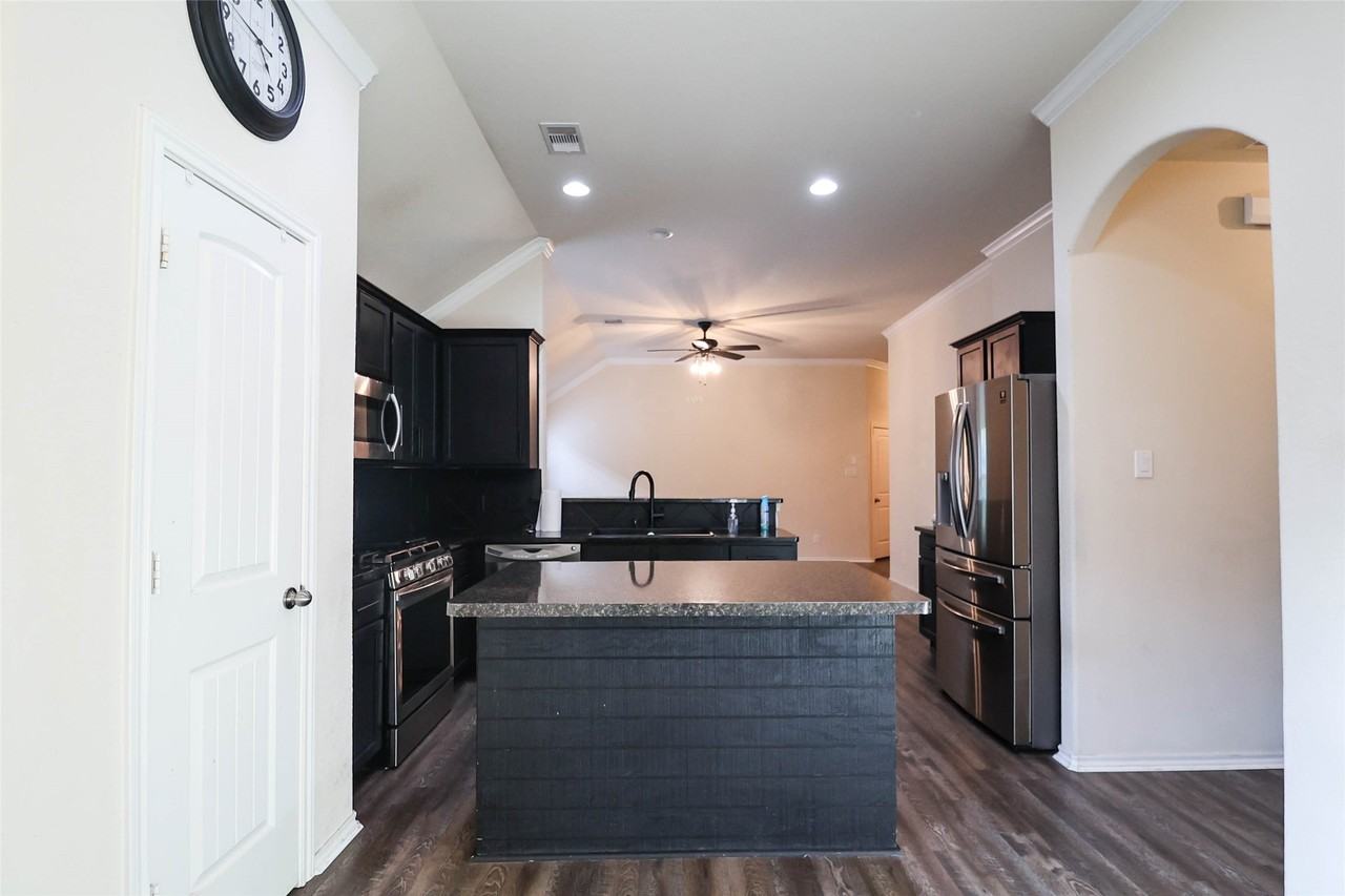 1727 Kilmory Ct #1727 - Photo 2 of 20