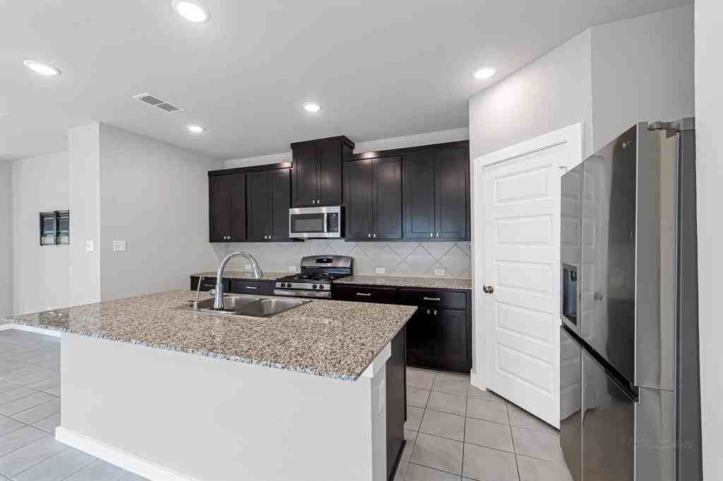 7138 Clearwater Cove Dr #7138 - Photo 3 of 41