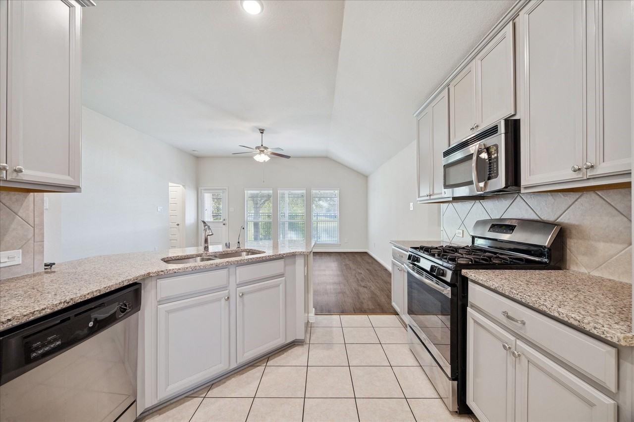 18203 Alora Springs Trace #18203 - Photo 4 of 30