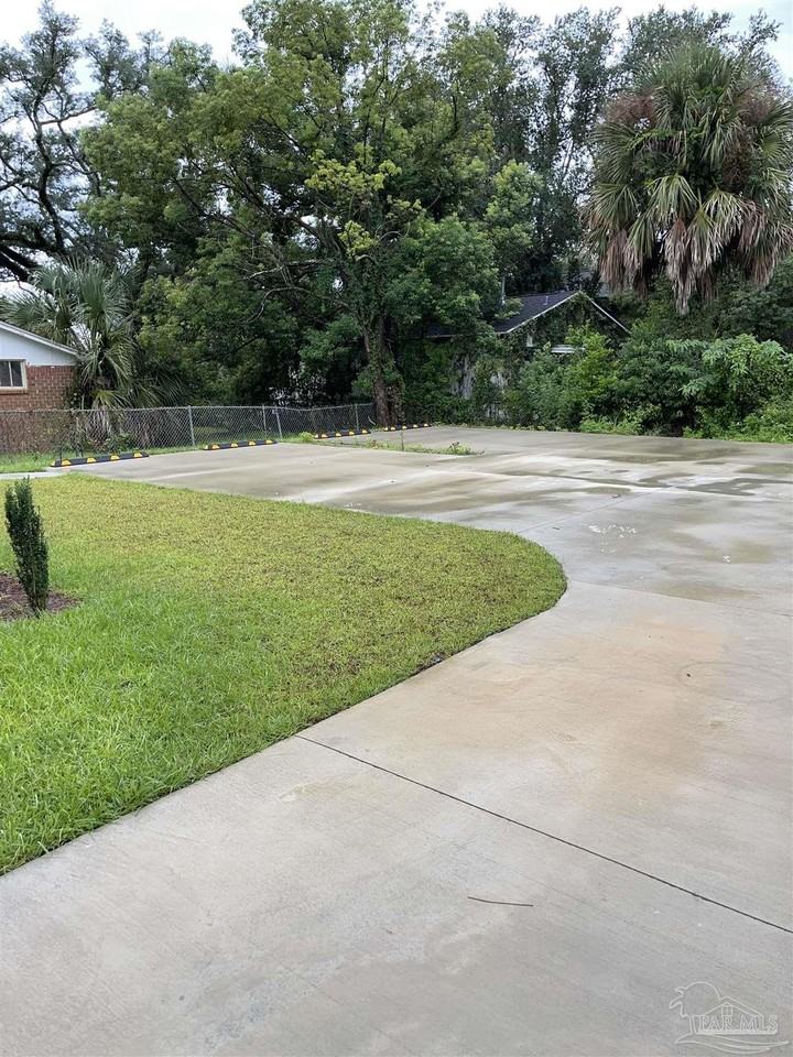 1907 1907 Doctor Martin Luther King Junior Drive #1907B - Photo 2 of 26