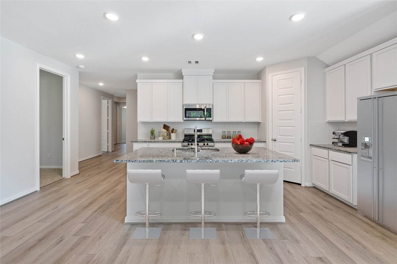 106 Violet Carson Ct #106 - Photo 4 of 34