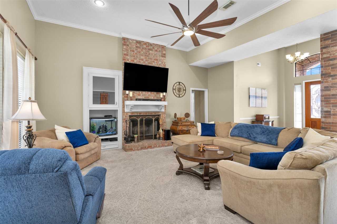 590 Edgewood Dr #590 - Photo 5 of 36