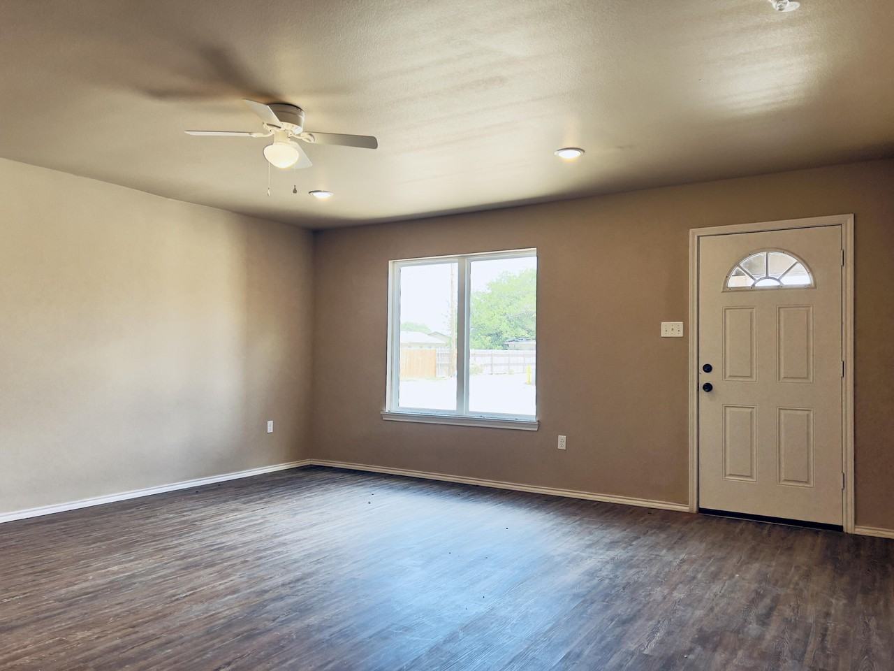 2419 N Avenue N #2419 - Photo 3 of 10