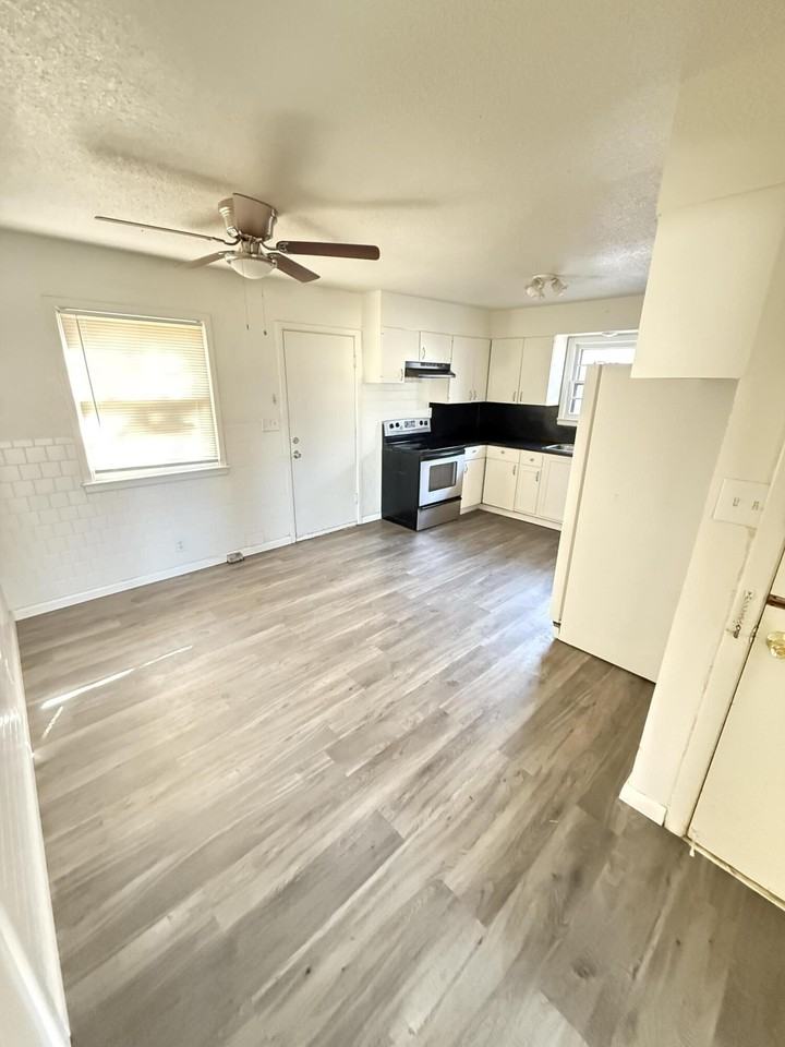 2609 42nd St #2609 - Photo 3 of 9