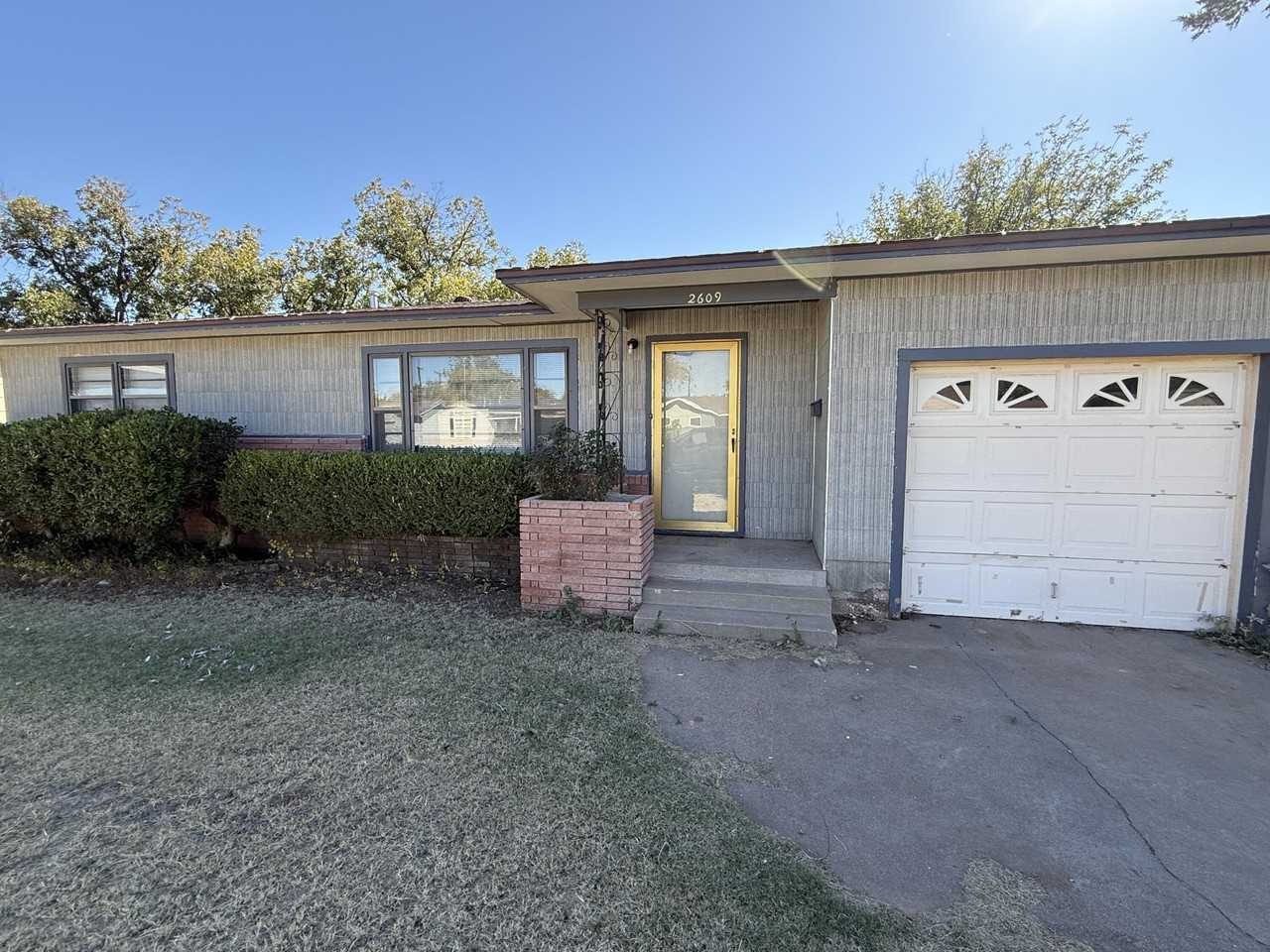 2609 42nd St #2609 - Photo 4 of 9