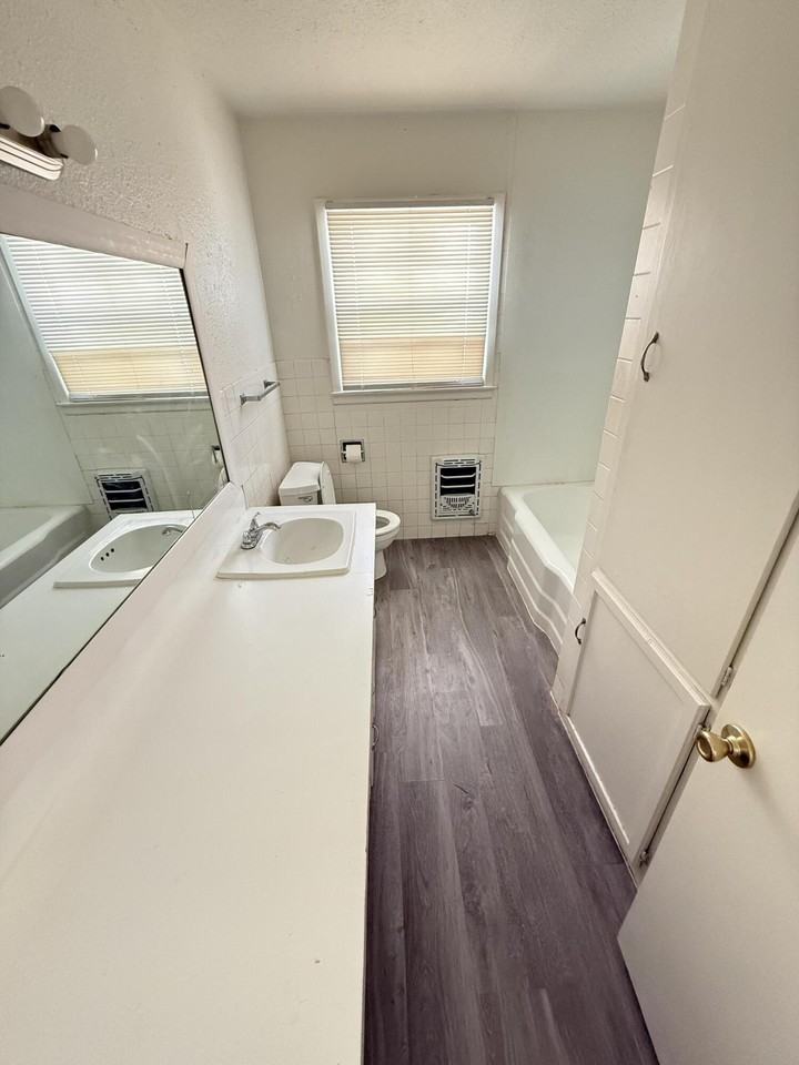 2609 42nd St #2609 - Photo 5 of 9