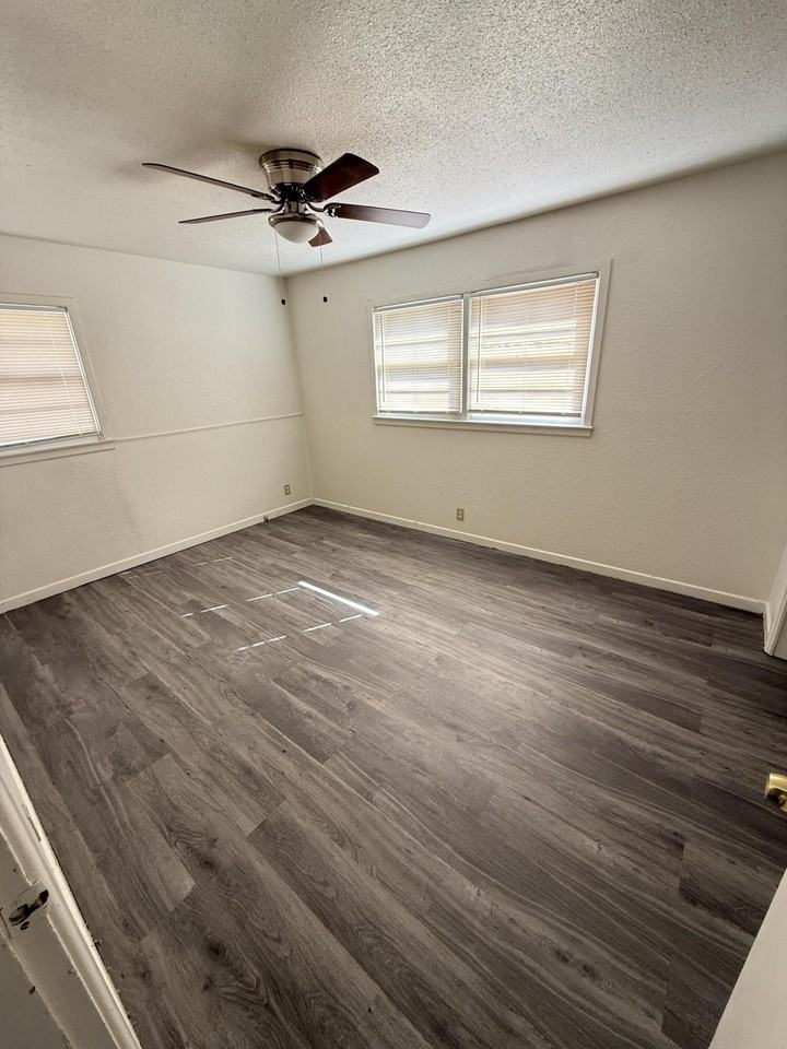 2609 42nd St #2609 - Photo 7 of 9