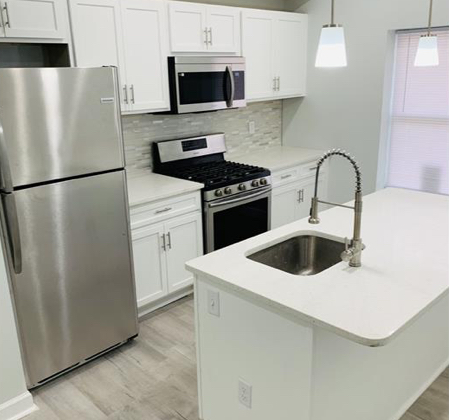 82 N Lakewood Ave - Photo 2 of 9