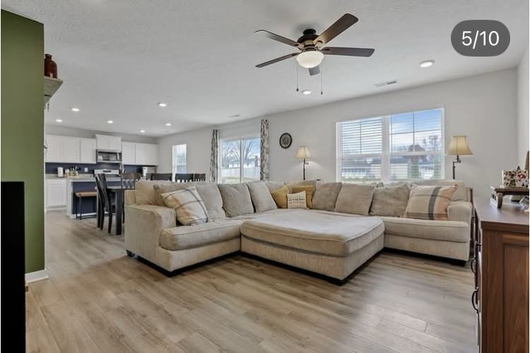 380 E Trinity Way - Photo 4 of 16