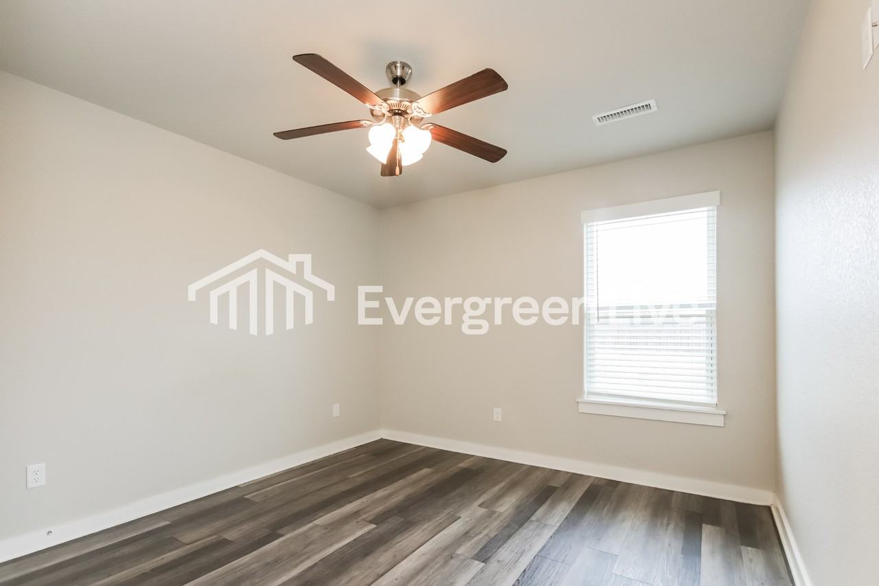 428 N Wyandotte St - Photo 5 of 16