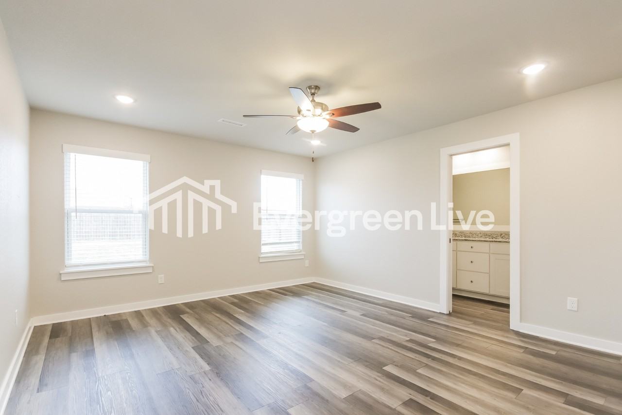 428 N Wyandotte St - Photo 6 of 16