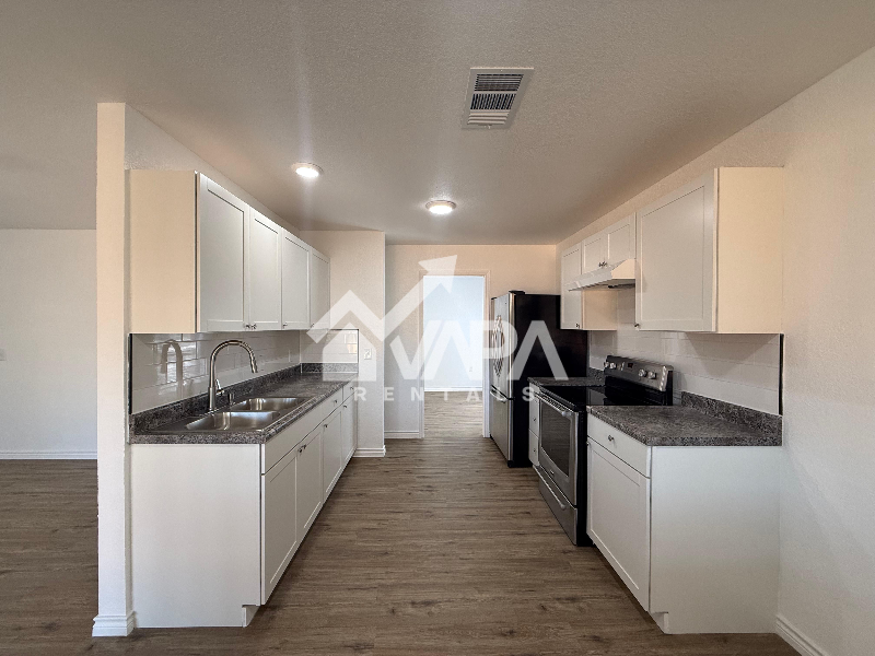 5911 Autumn Lk - Photo 3 of 19