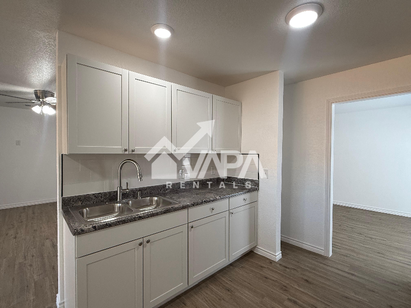 5911 Autumn Lk - Photo 4 of 19