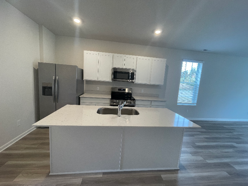 1715 Manuka Ln - Photo 3 of 17