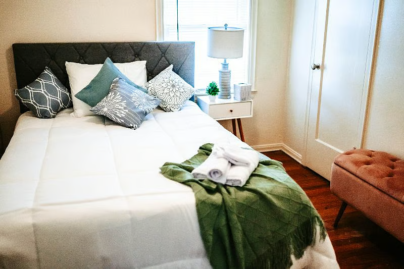 1469 Sherbrook Rd - Photo 3 of 9