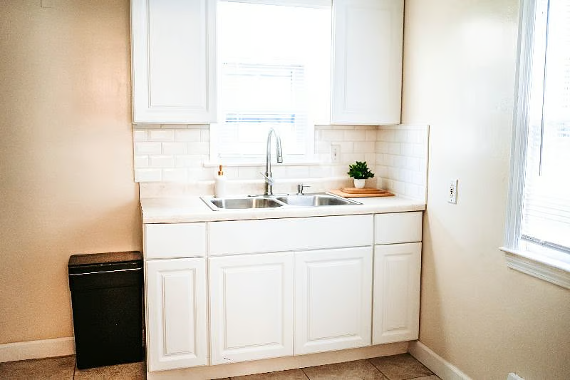 1469 Sherbrook Rd - Photo 7 of 9