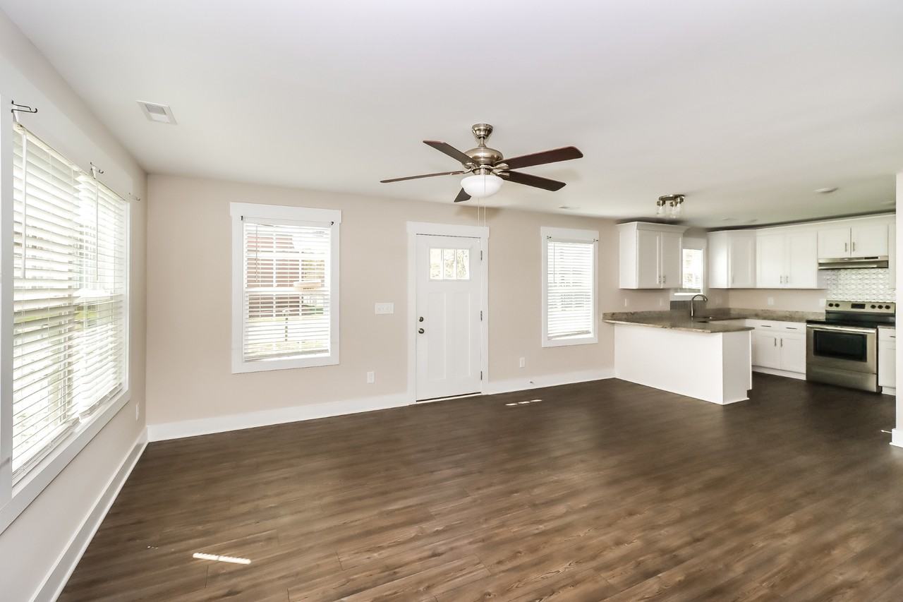 1020 N Oakwood St - Photo 3 of 11