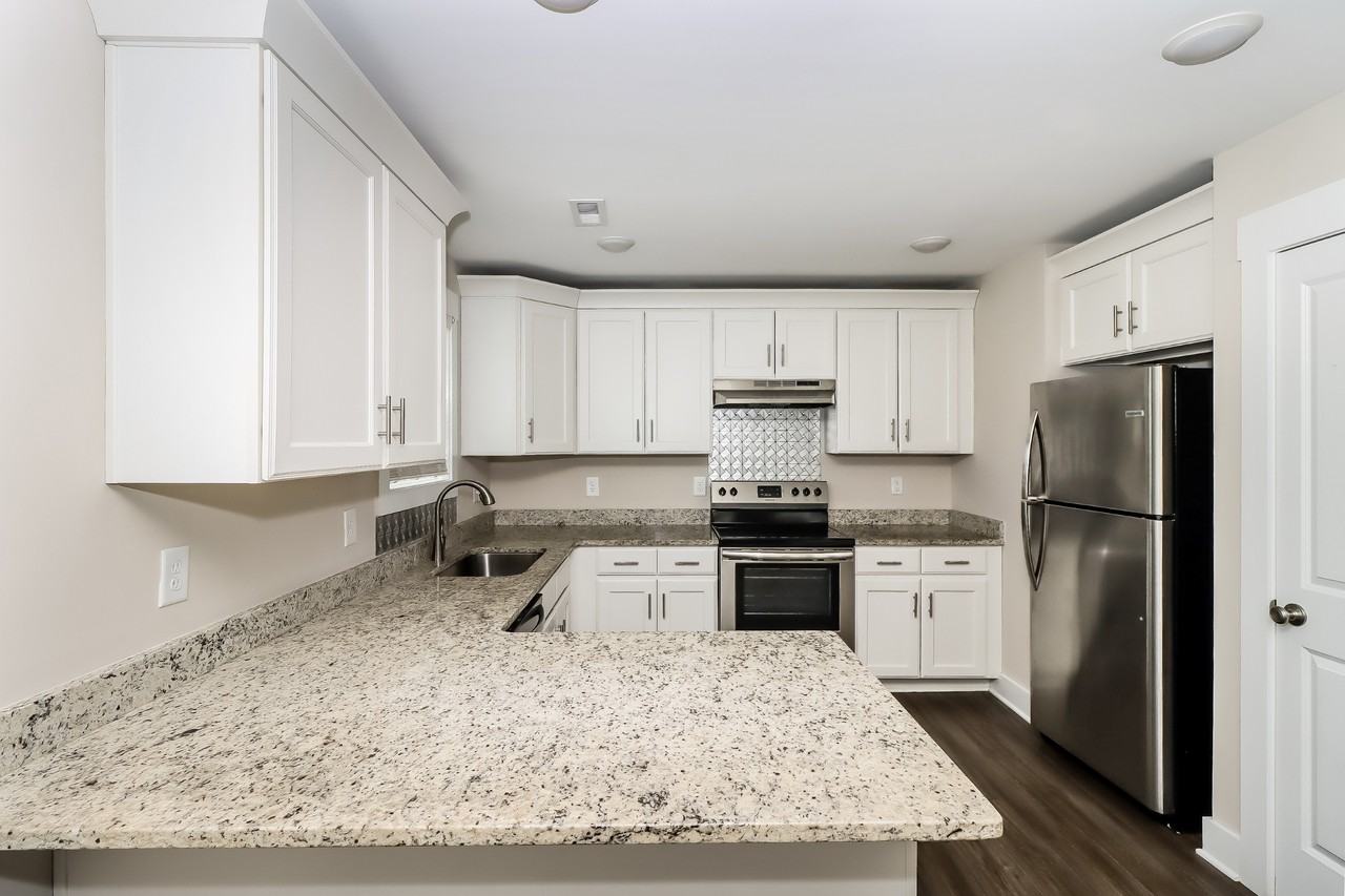 1020 N Oakwood St - Photo 5 of 11