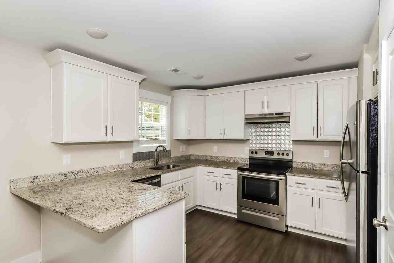 1020 N Oakwood St - Photo 6 of 11