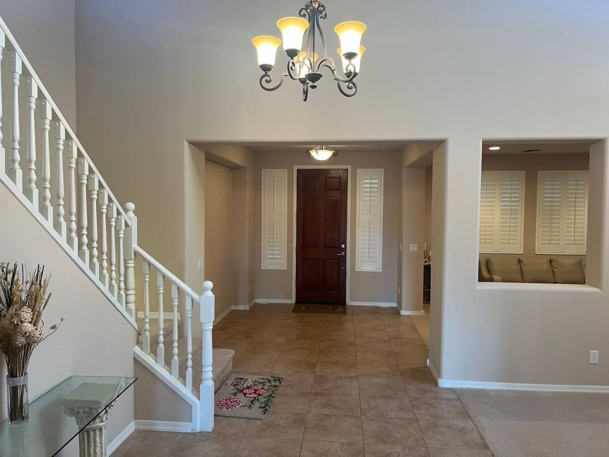 18137 West Orchid Lane - Photo 4 of 10