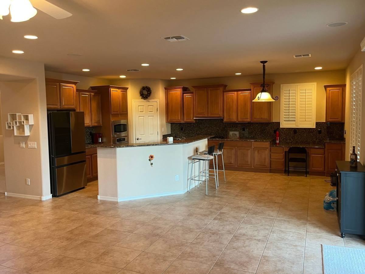 18137 West Orchid Lane - Photo 5 of 10