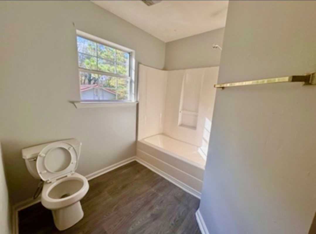 132 Lola St - Photo 3 of 11