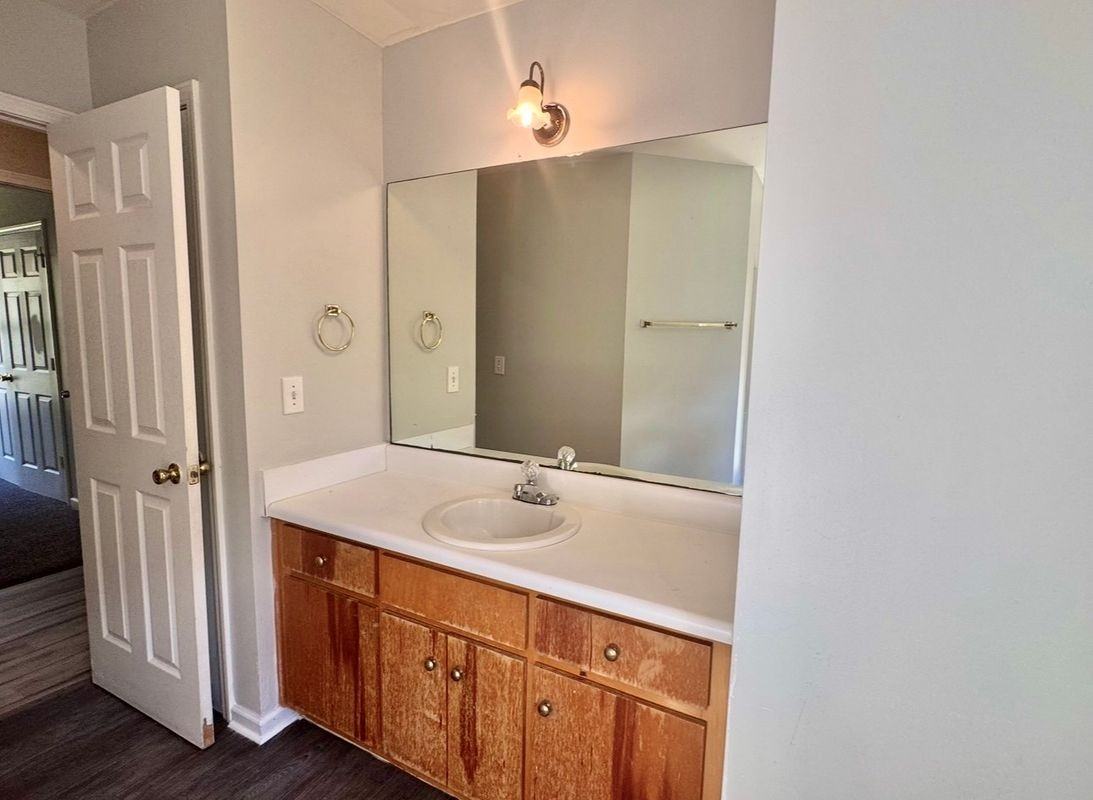 132 Lola St - Photo 4 of 11