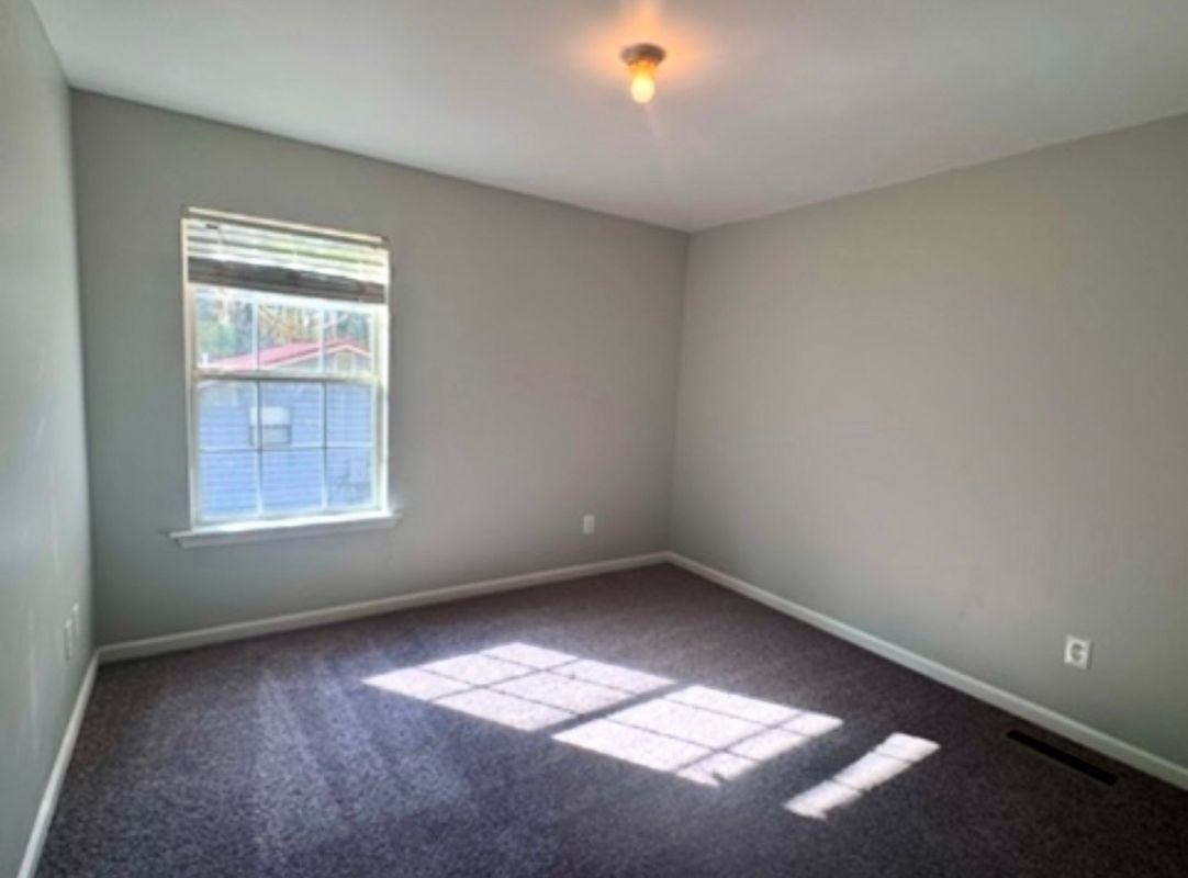 132 Lola St - Photo 6 of 11