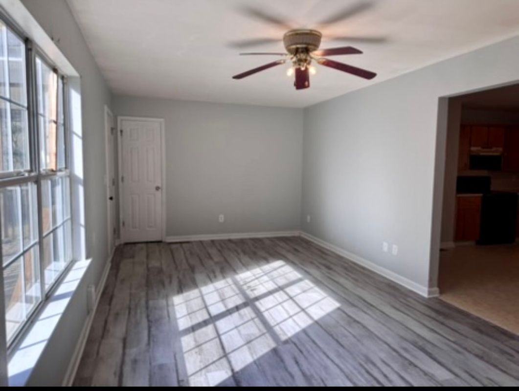 132 Lola St - Photo 3 of 12