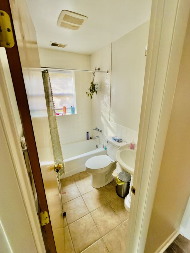 805 Houston Avenue #4 - Photo 3 of 6